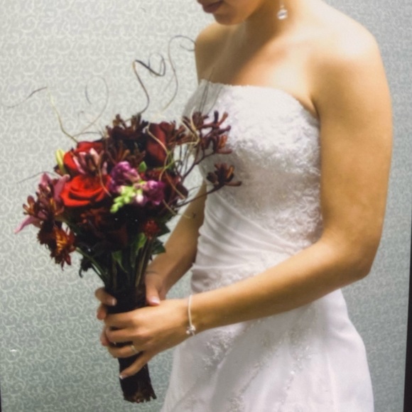 Beautiful Wedding Gown Dress size 6 - Picture 2 of 15